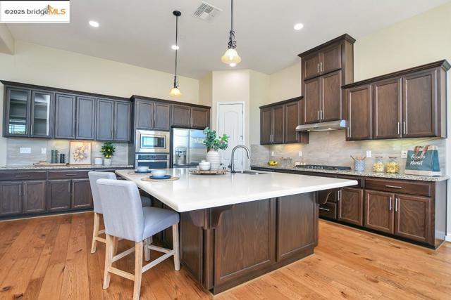 133 Clear Lake Ct, Oakley CA: https://media.crmls.org/mediaz/ae40b4fe-3b58-4820-8ae2-fe280e9cc92d.jpg