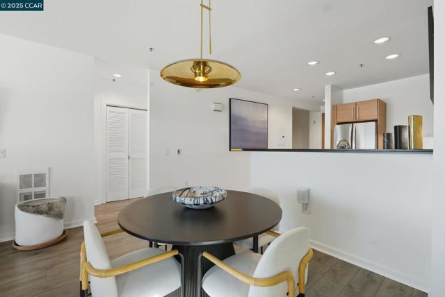 200 2nd St, Oakland CA: https://media.crmls.org/mediaz/ae40c399-dbe8-48b8-ac48-989a17f4dce3.jpg