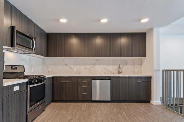 Detail Gallery Image 11 of 55 For 5750 Hollywood Bld #232,  Los Angeles,  CA 90028 - 1 Beds | 1 Baths