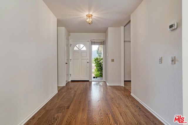17181 Avenida De La Herradura, Pacific Palisades CA: https://media.crmls.org/mediaz/ae41238d-3209-4da7-8891-d742ea2cec7a.jpg