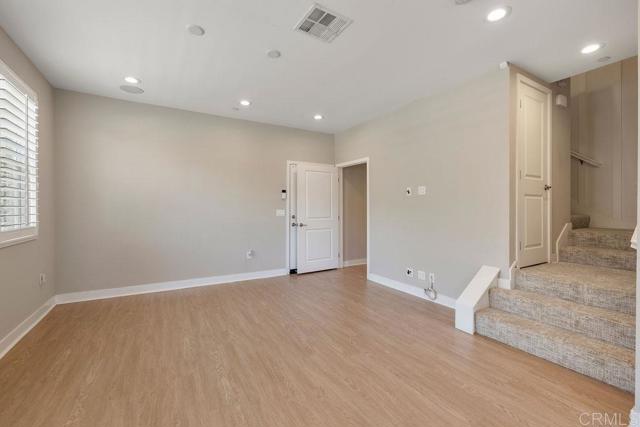 Detail Gallery Image 9 of 39 For 1105 Hibiscus Way, Oceanside,  CA 92054 - 3 Beds | 2/1 Baths
