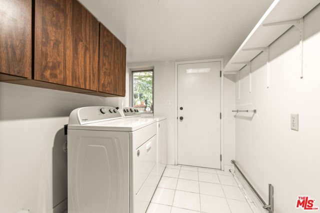 16449 Akron Street, Pacific Palisades CA: https://media.crmls.org/mediaz/ae41a885-62d6-4f33-be0f-e92fb9949255.jpg
