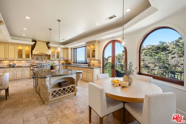 8027 Floral Avenue, Los Angeles CA: https://media.crmls.org/mediaz/ae4277ae-d74f-47d6-a738-44ce6b611995.jpg