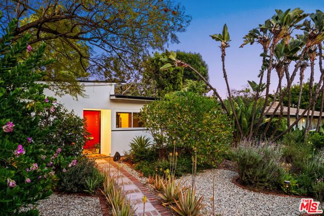 5940 Varna Avenue, Valley Glen CA: https://media.crmls.org/mediaz/ae427f9b-3222-4605-8047-5dffdef62ad0.jpg