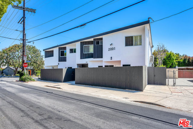 2001 Penmar Avenue, Venice CA: https://media.crmls.org/mediaz/ae42af33-e47d-4f37-a1ae-dd2d5c82c9f4.jpg