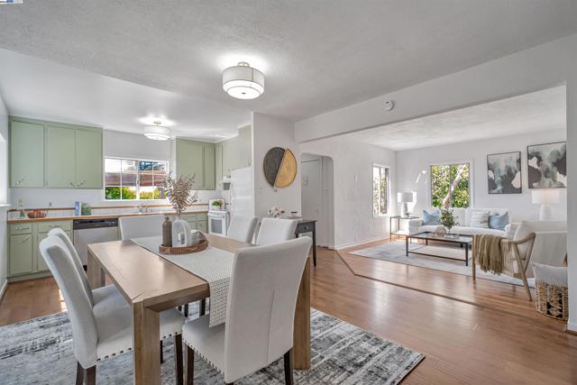 3780 Somerset Ave, Castro Valley CA: https://media.crmls.org/mediaz/ae4378fa-5cf6-4b8b-b3b8-efb57b3d9cc2.jpg