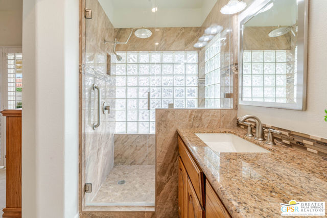 Image 23 of 52 For 77553 Carinda Court