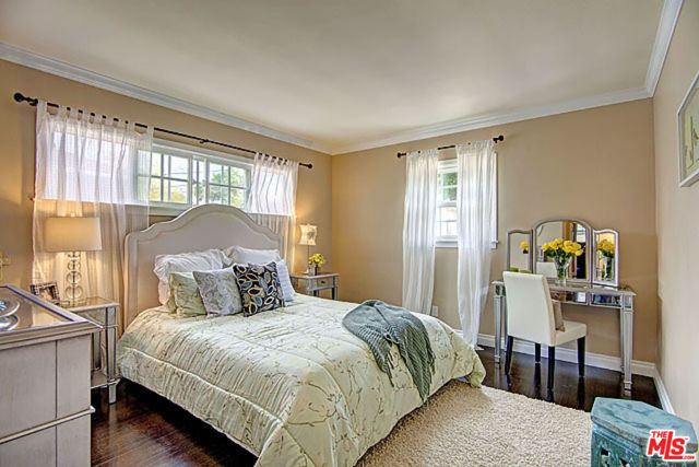 6322 W 78TH Place, Westchester CA: https://media.crmls.org/mediaz/ae449c29-2c10-4805-b1b3-f4fbe07d8141.jpg