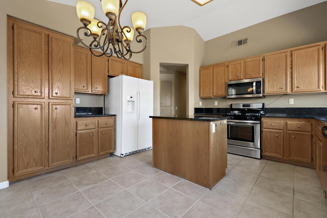 37596 Colebridge Street, Palm Desert CA: https://media.crmls.org/mediaz/ae44f372-b143-428f-a1b9-080932b9d258.jpg