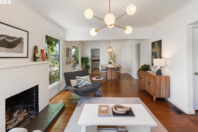 1539 E 38Th St, Oakland CA: https://media.crmls.org/mediaz/ae44f58c-568b-4e19-bab8-7d7453c38575.jpg