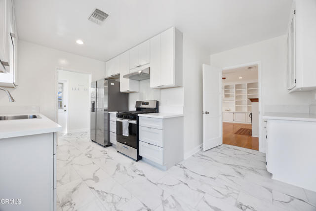 Detail Gallery Image 10 of 24 For 2380 Queensberry Rd, Pasadena,  CA 91104 - 3 Beds | 2 Baths