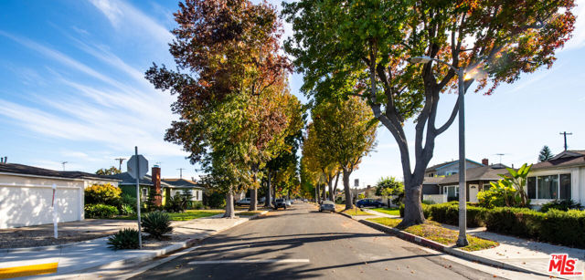 2700 Coolidge Avenue, Los Angeles CA: https://media.crmls.org/mediaz/ae453b2c-c5b6-4dc4-8364-cf656cfcf5ef.jpg