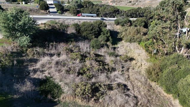 10706 Country Meadows Road, Salinas CA: https://media.crmls.org/mediaz/ae46351e-09c3-4dfa-9800-71760474f5de.jpg