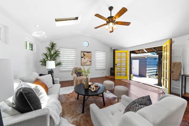 516 Bonito Avenue, Imperial Beach CA: https://media.crmls.org/mediaz/ae463a87-087b-42ab-b97a-1269bd710838.jpg