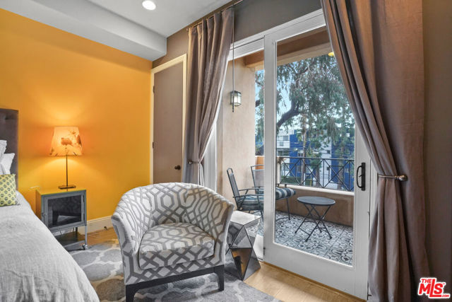 16123 W Sunset Boulevard, Pacific Palisades CA: https://media.crmls.org/mediaz/ae46760c-5125-4fe4-b7b0-475453386c8d.jpg