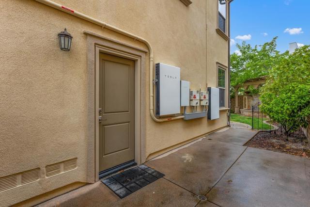 6336 Sagebrush Bend Way, San Diego CA: https://media.crmls.org/mediaz/ae467c09-ef42-4809-9b81-f5f6fe0309d8.jpg