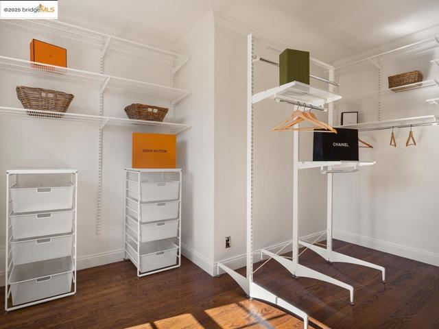 120 Hazel Ln, Piedmont CA: https://media.crmls.org/mediaz/ae468e4f-9b6e-438b-a9dc-d4539b25e9ec.jpg