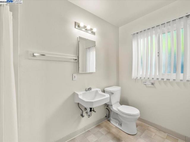19979 Wisteria St, Castro Valley CA: https://media.crmls.org/mediaz/ae469001-b80b-432d-b87b-7a5a880d2d90.jpg