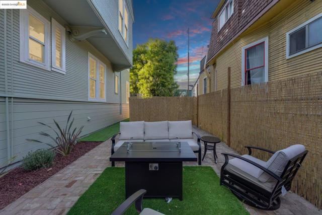 1238 12Th St, Oakland CA: https://media.crmls.org/mediaz/ae469491-809b-43df-8557-790d3c3874c0.jpg