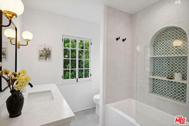 950 N Holliston Avenue, Pasadena CA: https://media.crmls.org/mediaz/ae47300e-0883-49a6-b334-07b97157818d.jpg