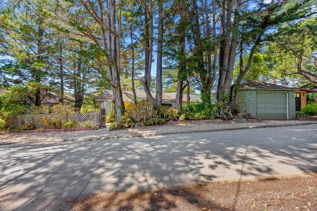 0 Santa Fe 6 SW of Ocean Avenue, Carmel CA: https://media.crmls.org/mediaz/ae4742ff-2494-497a-95f4-5074dbda7214.jpg