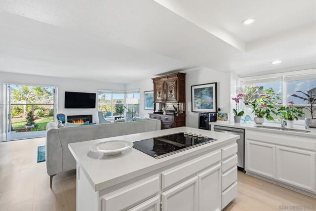 3626 Lorimer Ln, Encinitas CA: https://media.crmls.org/mediaz/ae47bd5c-065b-49ee-9914-59e688f2f619.jpg