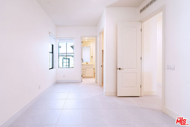 75601 Montage, Palm Desert CA: https://media.crmls.org/mediaz/ae482195-256d-4ac6-8715-2ecc23cf3ca7.jpg