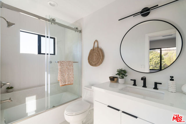 1615 Sargent Place, Los Angeles CA: https://media.crmls.org/mediaz/ae48640f-487f-413b-a3ae-ee7f920d1fab.jpg