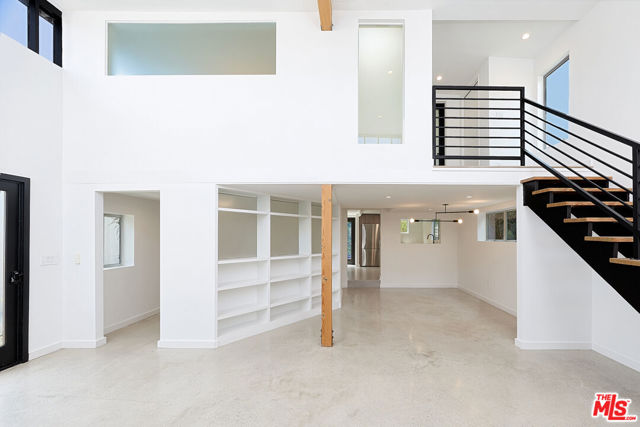 519 1/2 San Juan Avenue, Venice CA: https://media.crmls.org/mediaz/ae4892f6-7900-4011-8e71-52d600d8e1d8.jpg
