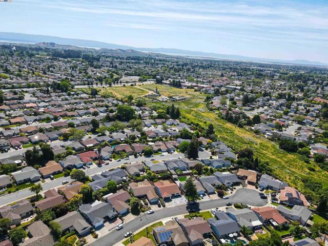 35459 Galen Pl, Fremont CA: https://media.crmls.org/mediaz/ae48d695-a574-4e23-b2c0-874e353114d8.jpg