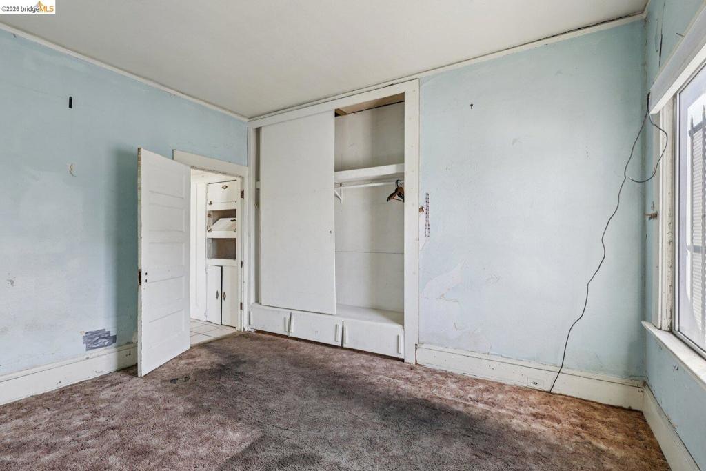 https://media.crmls.org/mediaz/ae490c0e-f0d4-409f-b8b8-2d67f56345cf.jpg?preset=X-Large