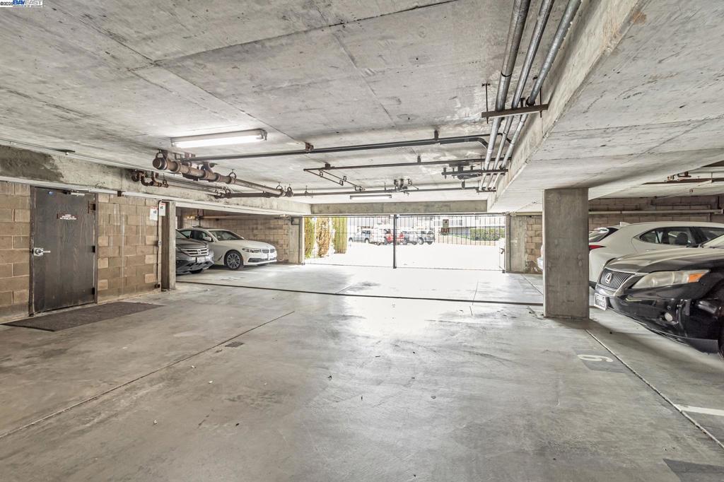 https://media.crmls.org/mediaz/ae495045-5ec6-4baf-b417-fdf2652b01f5.jpg?preset=X-Large