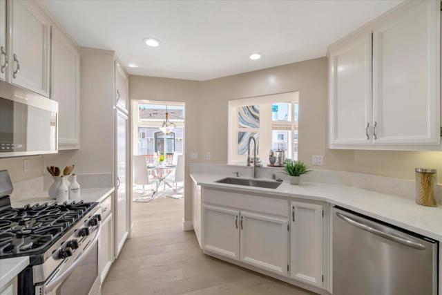 585 Shoal Circle,  CA: https://media.crmls.org/mediaz/ae49a827-539e-45e9-9629-07f4b1e0d530.jpg