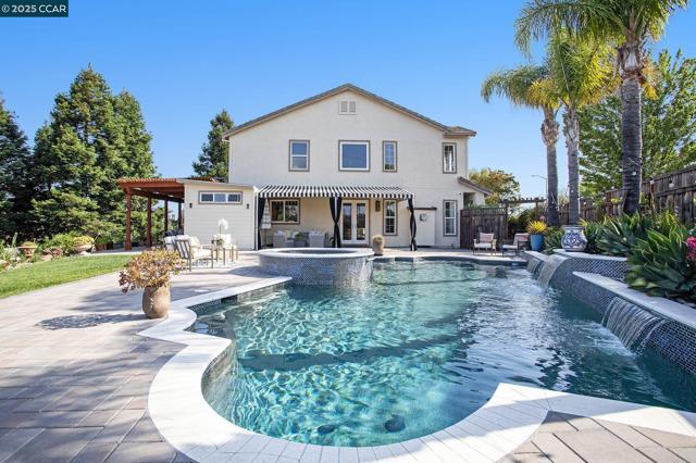 4001 Browning Dr, Concord CA: https://media.crmls.org/mediaz/ae49cd51-5fd3-4ff8-a6a8-9beebc24ad1f.jpg