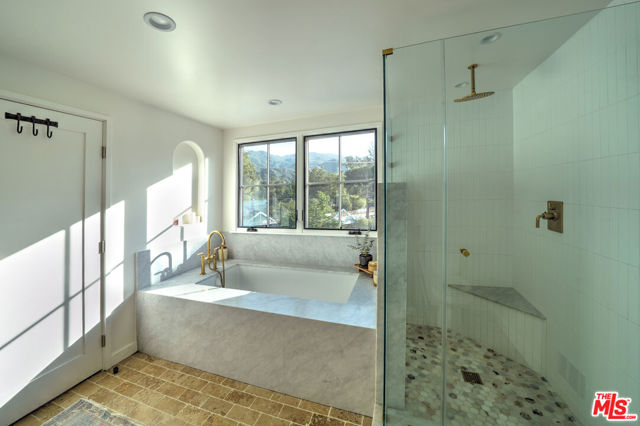 2310 Laguna Circle Drive, Agoura Hills CA: https://media.crmls.org/mediaz/ae49e195-37a0-468a-8ac9-d2f23cb35d1f.jpg