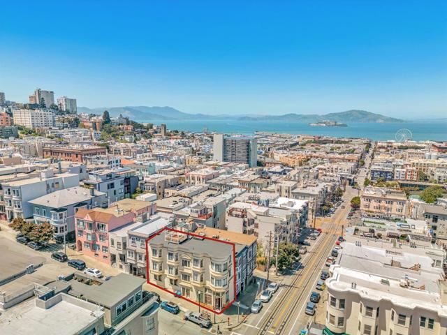 806810 Union Street, San Francisco CA: https://media.crmls.org/mediaz/ae4a01ee-8f2f-4fbc-af37-9d86b7e77148.jpg