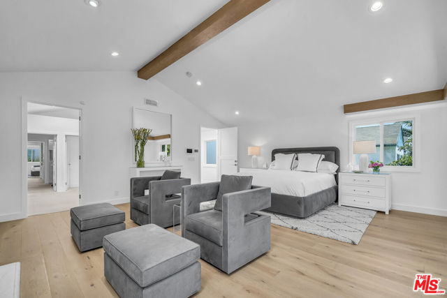 Image 24 of 43 For 2620 Grand Canal