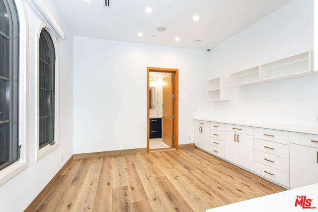 142 N Hamel Drive, Beverly Hills CA: https://media.crmls.org/mediaz/ae4a457b-a09c-408e-9148-92c734db553d.jpg