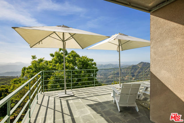 475 Stunt Road, Calabasas CA: https://media.crmls.org/mediaz/ae4a7695-e8b4-41dc-acd1-0ff5344dadea.jpg