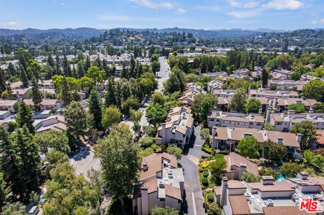 5757 Owensmouth Avenue, Woodland Hills CA: https://media.crmls.org/mediaz/ae4abf04-fb3b-444a-9e9f-a3f21bb09ff7.jpg