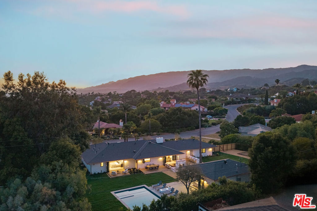 https://media.crmls.org/mediaz/ae4ac6dd-2cc7-417a-a5e5-dc7fd8653ec5.jpg?preset=X-Large