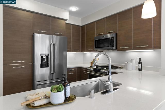 555 Ygnacio Valley Rd, Walnut Creek CA: https://media.crmls.org/mediaz/ae4b01f4-9cbb-443c-b1c8-399acd3123ba.jpg