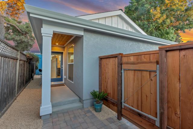 930 Magnolia Drive, Alameda CA: https://media.crmls.org/mediaz/ae4b1113-275c-4f71-a62e-b053a5155eeb.jpg