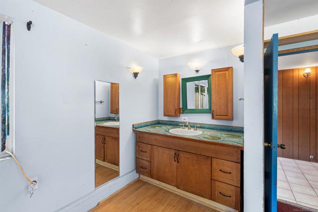 719 Marsolan Ave, Solana Beach CA: https://media.crmls.org/mediaz/ae4b2108-4010-429f-ba2b-1592ac40b6c0.jpg