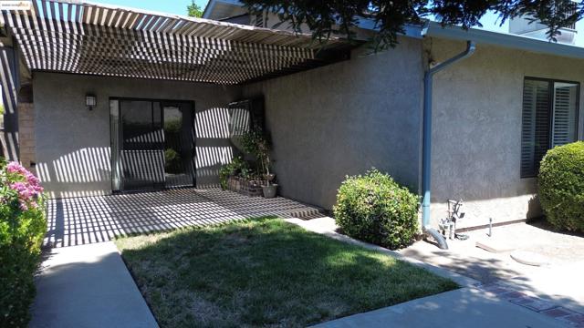 3124 Estate Dr, Stockton CA: https://media.crmls.org/mediaz/ae4b9c70-6b54-4755-9f6a-d443559a7812.jpg