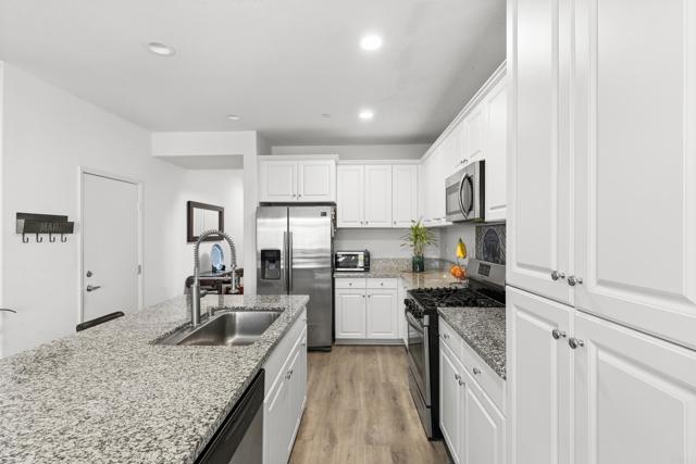 Detail Gallery Image 4 of 36 For 35461 Brown Galloway Ln, Fallbrook,  CA 92028 - 4 Beds | 3 Baths