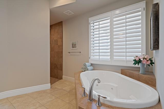 81080 Shinnecock, La Quinta CA: https://media.crmls.org/mediaz/ae4c86bc-3bbb-4de5-a7fe-07de8351f529.jpg