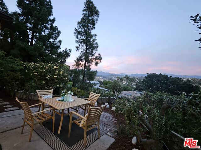 3260 Sagamore Way, Los Angeles CA: https://media.crmls.org/mediaz/ae4d9043-7f9c-4b8c-8937-d407d6c2119a.jpg