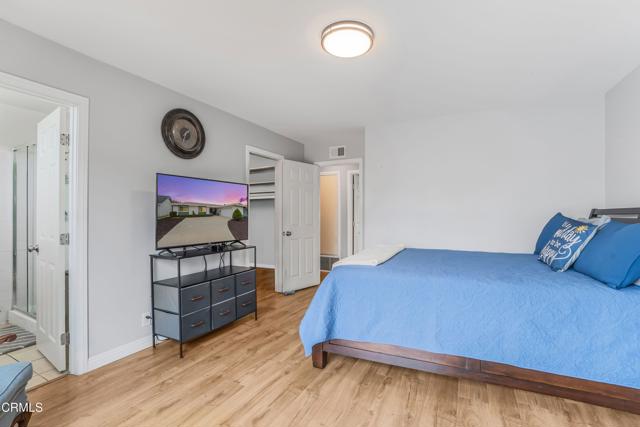 1215 Lawrence Way, Oxnard CA: https://media.crmls.org/mediaz/ae4e0050-7bd5-4ff5-b209-8696ce4d8b86.jpg
