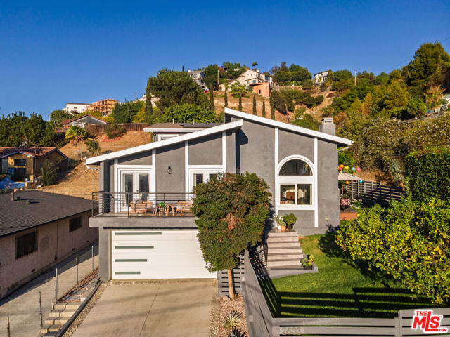 2603 Crestmoore Place, Los Angeles CA: https://media.crmls.org/mediaz/ae4e8a6c-02b3-48f4-866e-fe3681487eb5.jpg